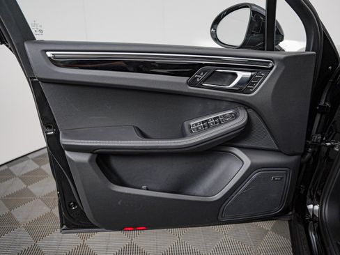 Certified 2026 Porsche Macan AWD/4WD image 26