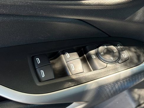 Used 2024 Chevrolet Trax RS FWD image 12