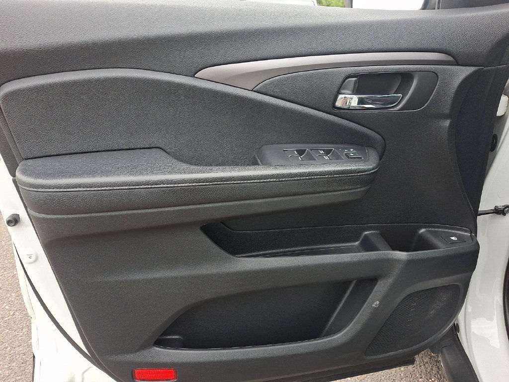 Used 2020 Honda Pilot LX image 12