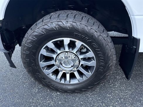 Used 2022 Ford F250 Lariat image 11