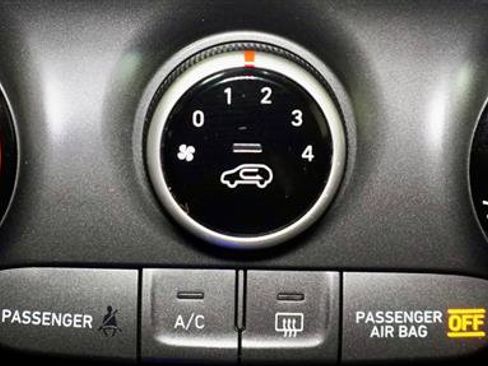 Used 2019 Hyundai Kona SEL image 19