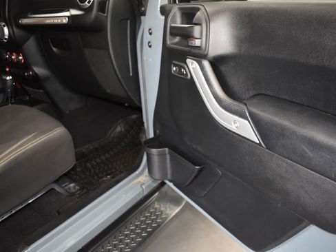 Used 2015 Jeep Wrangler Unlimited Rubicon w/ Connectivity Group image 22