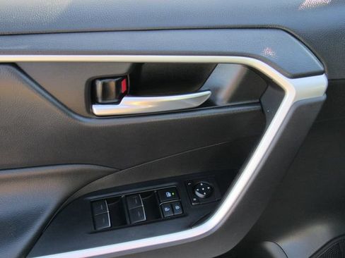 Used 2022 Toyota RAV4 XLE w/ Convenience Package AWD/4WD image 22