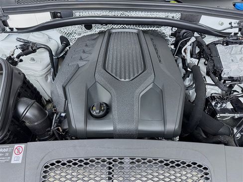 Used 2025 Porsche Macan image 34