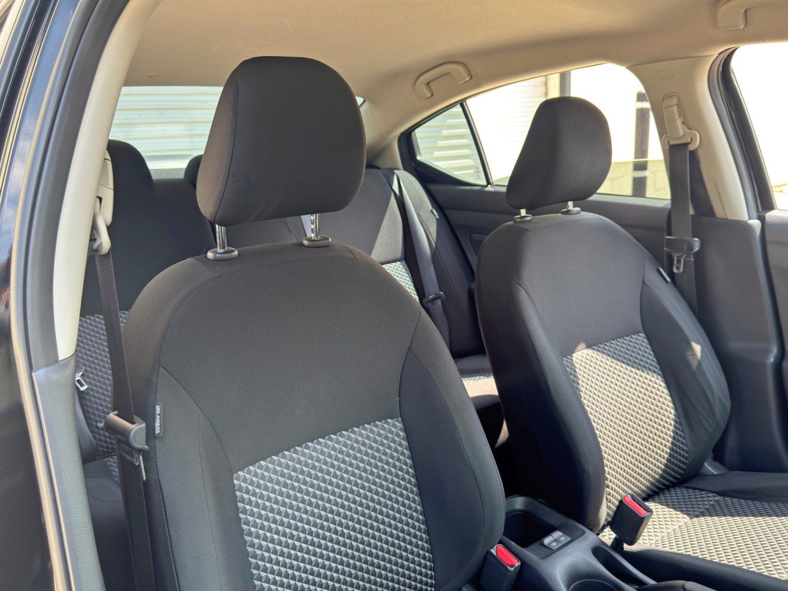 Used 2021 Nissan Versa S FWD image 31