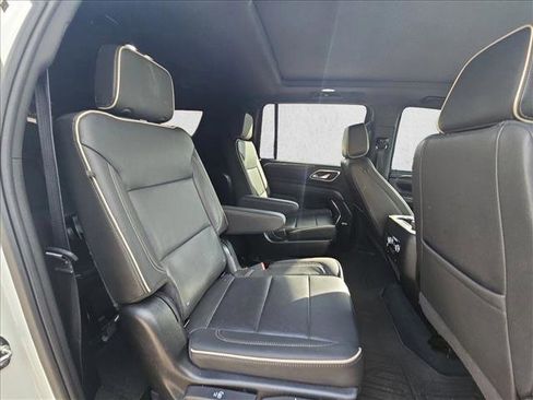 Used 2023 GMC Yukon XL SLT image 20