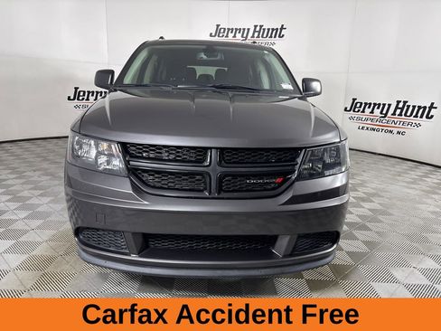 Used 2020 Dodge Journey SE w/ SE Popular Equipment Group image 4