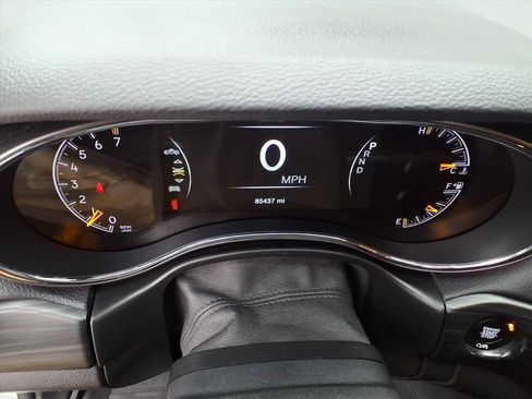 Used 2019 Jeep Grand Cherokee Laredo image 28