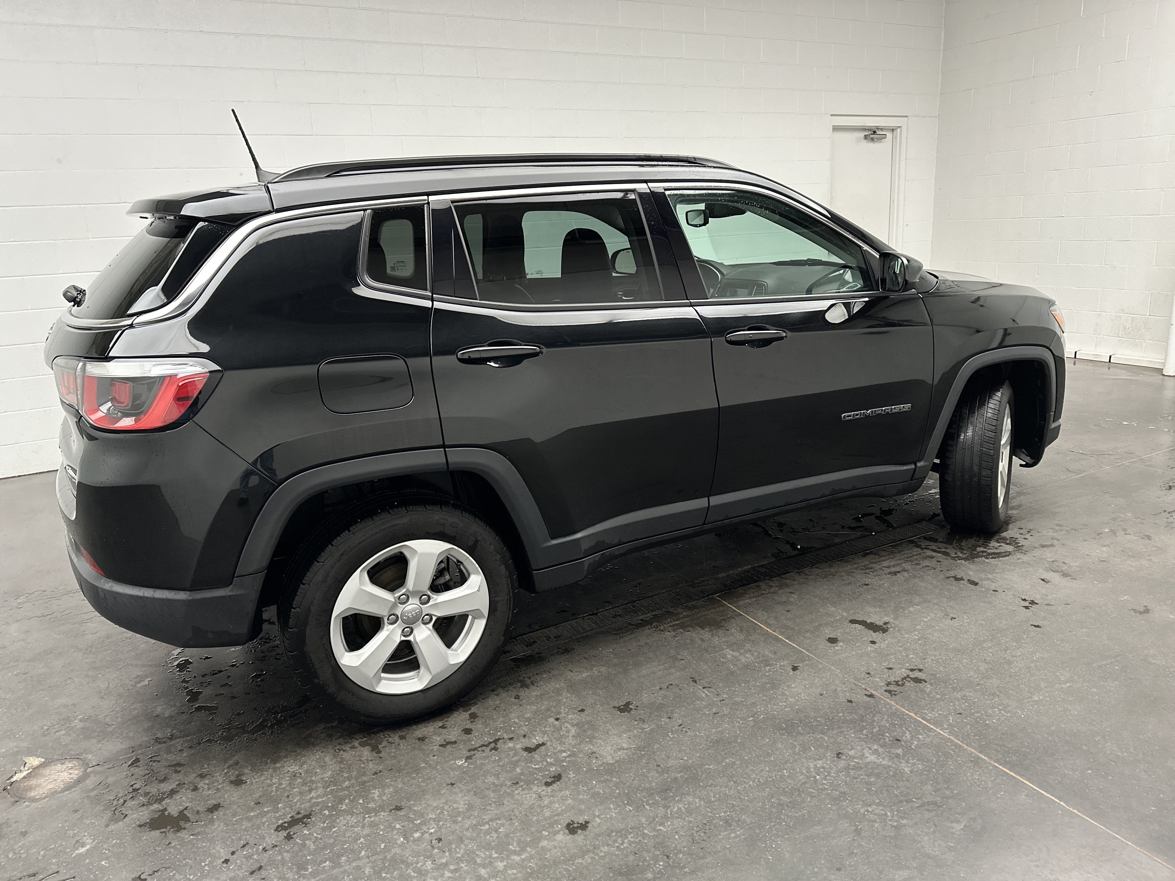 Used 2020 Jeep Compass Latitude w/ Cold Weather Group AWD/4WD image 8