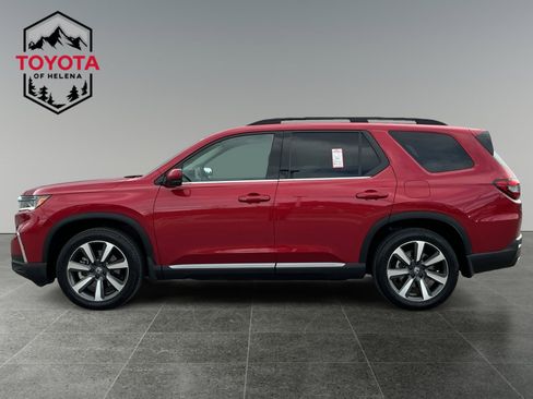 Used 2025 Honda Pilot Touring image 2