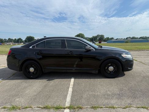 Used 2017 Ford Taurus Police Interceptor FWD image 4