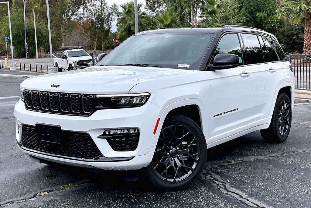 Certified 2025 Jeep Grand Cherokee Summit w/ Obsidian Package AWD/4WD image 2