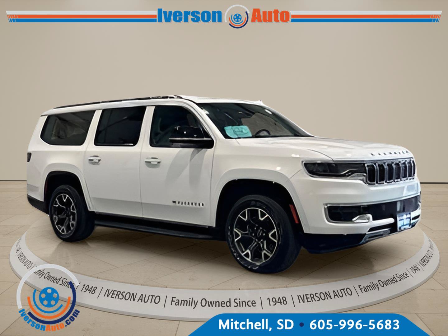 Used 2024 Jeep Wagoneer L Series III w/ Flexible Seating Group AWD/4WD image 2
