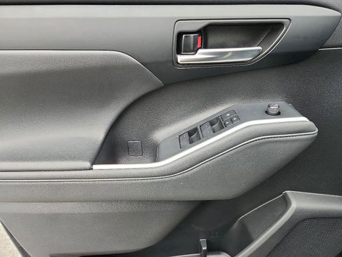 Certified 2022 Toyota Highlander XLE image 14