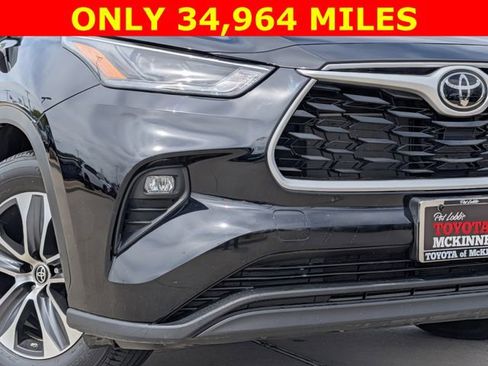 Used 2023 Toyota Highlander XLE FWD image 3