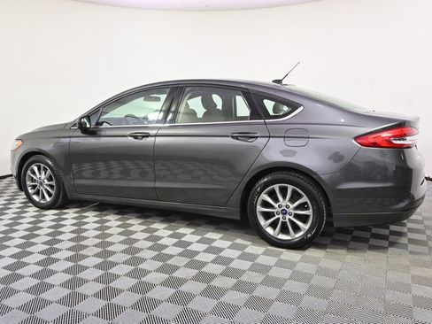 Used 2017 Ford Fusion SE image 3