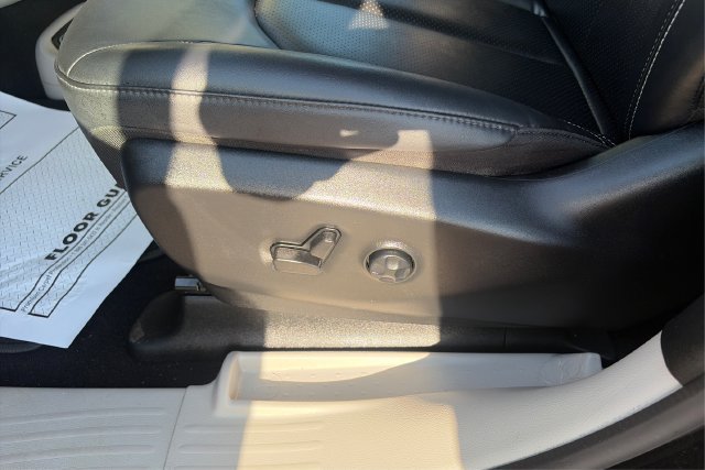 Used 2024 Chrysler Pacifica Touring-L FWD image 18