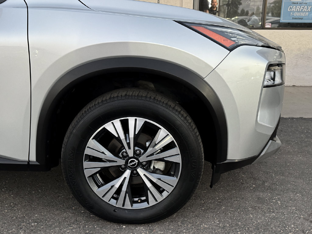 Used 2023 Nissan Rogue SV AWD/4WD image 2