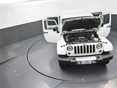 Used 2017 Jeep Wrangler Unlimited Sahara w/ Connectivity Group image 26