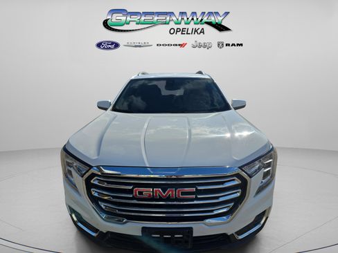 Used 2024 GMC Terrain SLT image 2