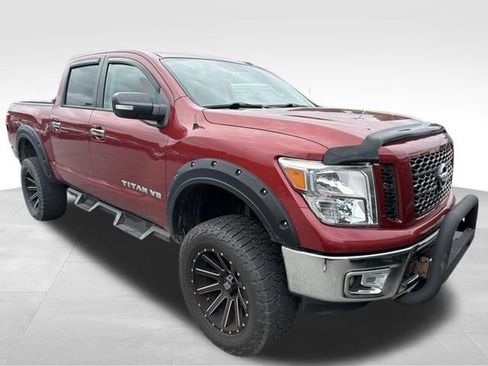 Used 2019 Nissan Titan SV AWD/4WD image 2