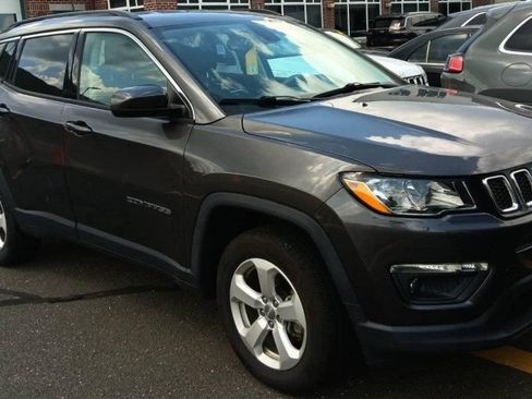 Used 2019 Jeep Compass Latitude w/ Popular Equipment Group AWD/4WD image 1