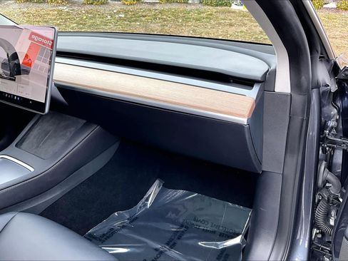 Used 2023 Tesla Model 3 Standard Range image 19