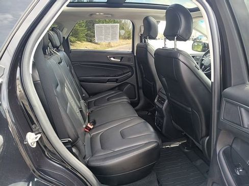 Used 2019 Ford Edge Titanium w/ Equipment Group 301A AWD/4WD image 18