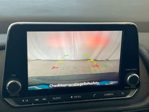 Used 2024 Nissan Rogue SV image 17