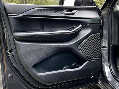 Used 2024 Jeep Grand Cherokee Laredo X image 17