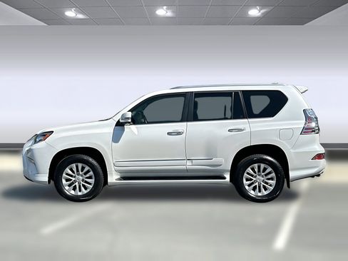 Used 2018 Lexus GX 460 Premium w/ Premium Package image 2