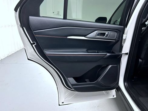 Used 2025 Ford Explorer ST-Line w/ ST-Line Street Pack AWD/4WD image 17