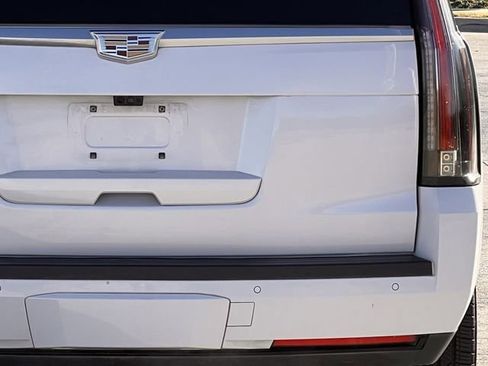 Used 2018 Cadillac Escalade Premium Luxury image 6