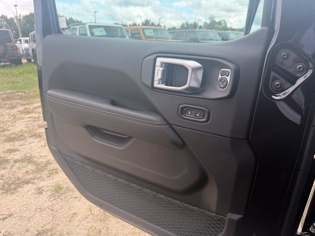New 2027 Jeep Wrangler Unlimited Sahara AWD/4WD image 24