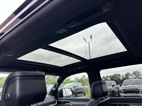 New 2025 Jeep Wagoneer 4WD w/ Premium Group I image 10