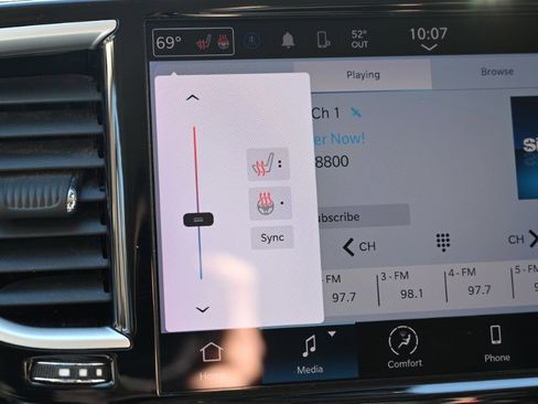 Used 2023 Chrysler Pacifica Touring-L image 23