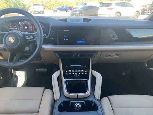 Used 2025 Porsche Cayenne AWD/4WD image 15