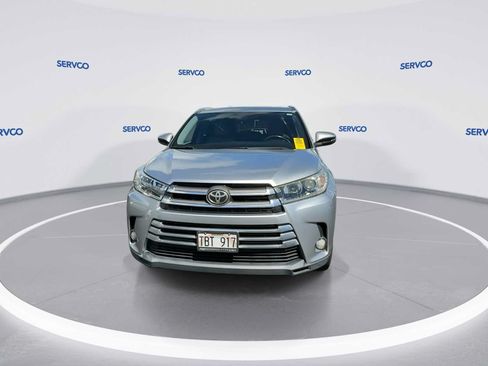 Used 2017 Toyota Highlander Limited FWD image 3