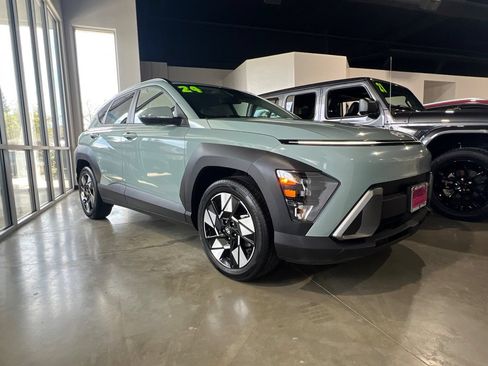 Used 2024 Hyundai Kona SEL FWD image 2