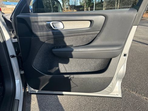 Used 2024 Volvo XC40 B5 Core image 14