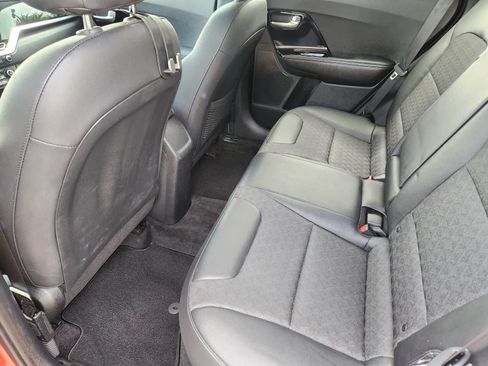 Used 2022 Kia Niro LXS FWD image 28