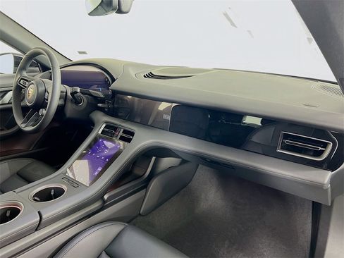 New 2026 Porsche Taycan image 31