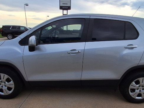 Used 2018 Chevrolet Trax LS w/ Fleet Convenience Package FWD image 5