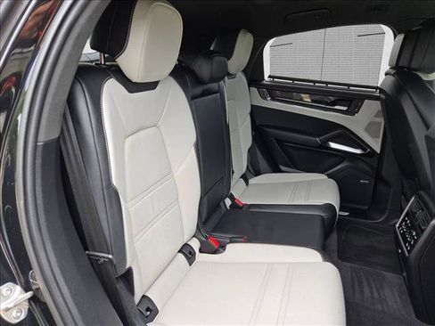 Used 2024 Porsche Cayenne S AWD/4WD image 24