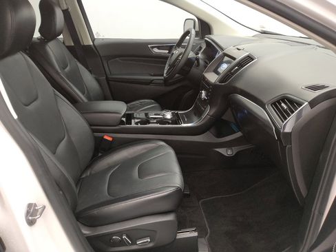 Used 2019 Ford Edge Titanium image 21