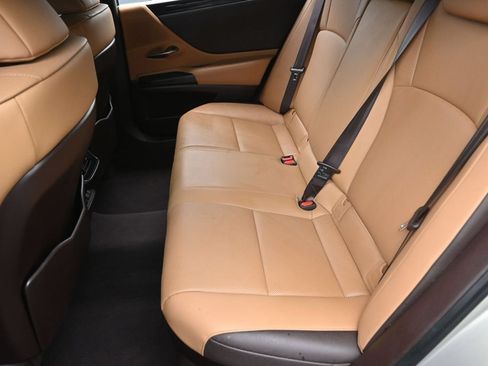 Used 2019 Lexus ES 300h w/ Premium Package FWD image 24