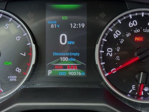 Used 2019 Toyota RAV4 XLE w/ Carpet Mat Package FWD image 8
