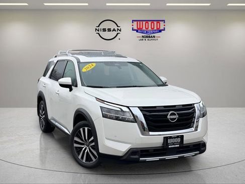 Used 2024 Nissan Pathfinder Platinum w/ Cargo Package image 4