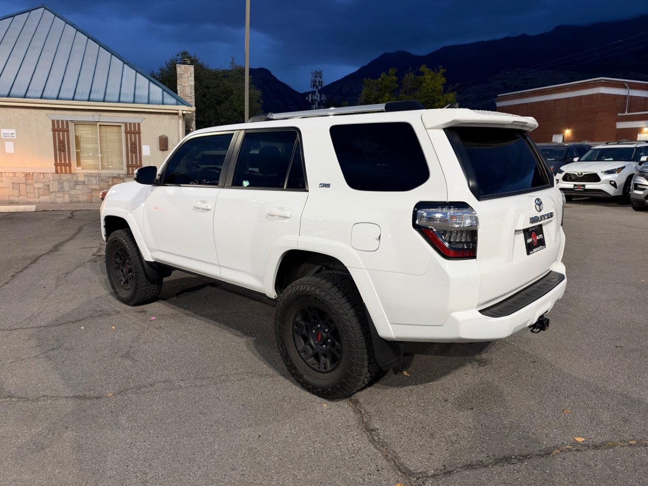 Used 2023 Toyota 4Runner SR5 Premium w/ SR5 Premium Package AWD/4WD image 3