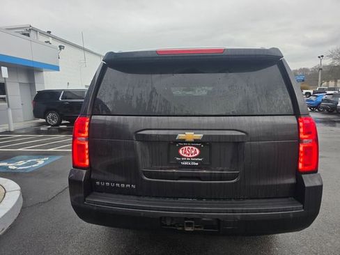 Used 2018 Chevrolet Suburban LS image 4